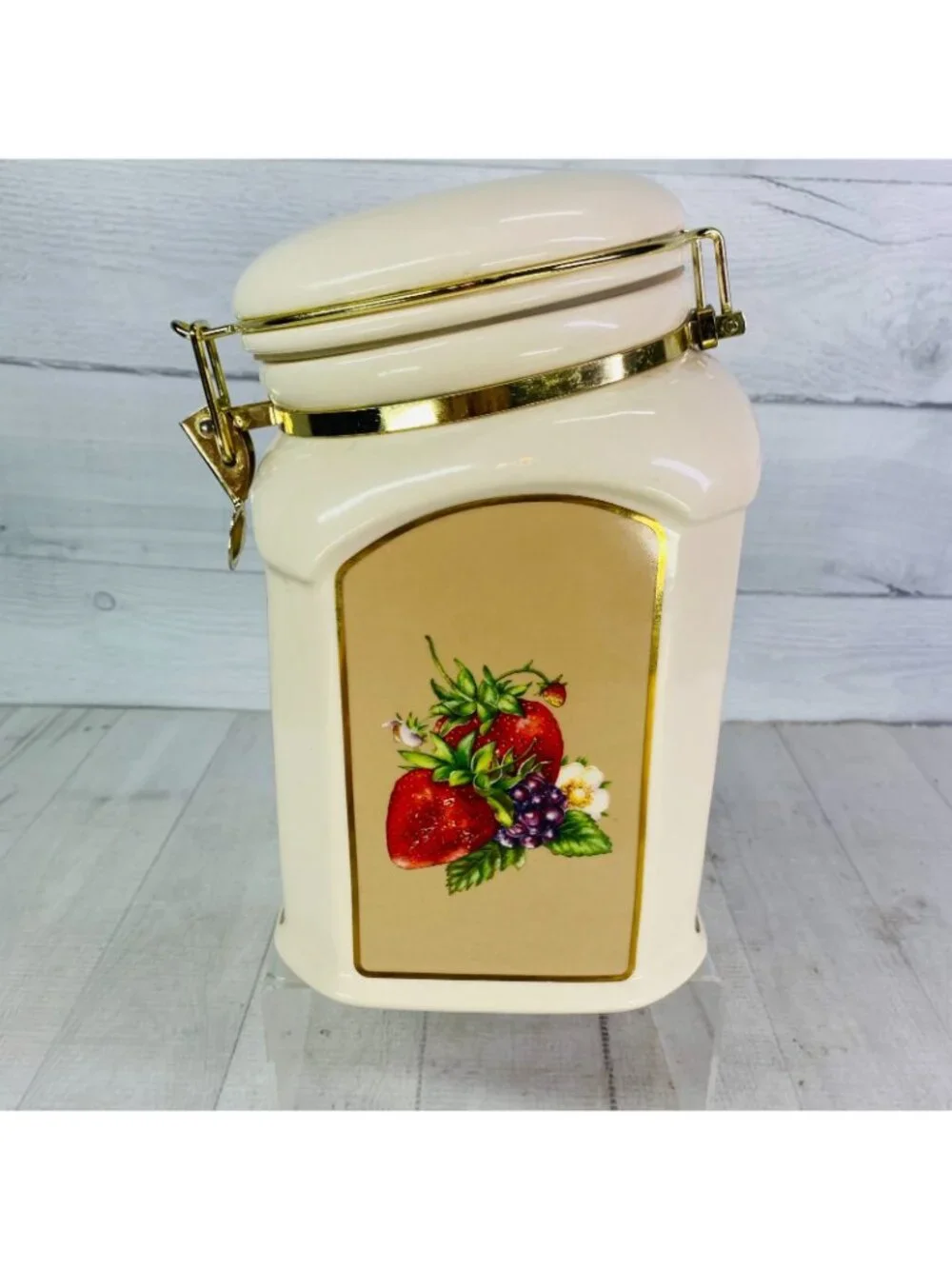 Knott's Berry Farm STRAWBERRY BLUEBERRIES Floral Ceramic Ivory 10